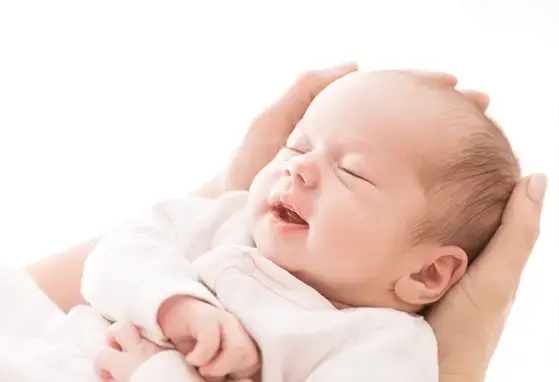 El DHA ayuda al desarrollo del feto durante el embarazo.
